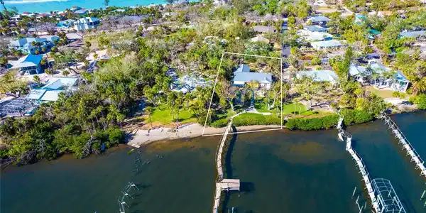 3085 BAY OAKS CIRCLE