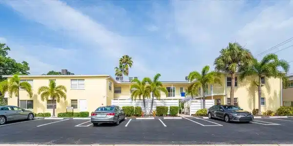 700 W VENICE AVENUE