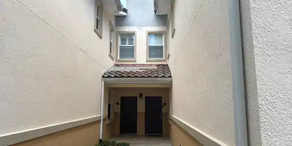 5 RIVERVIEW BEND N