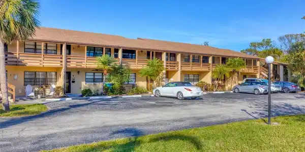 11 QUAILS RUN BOULEVARD