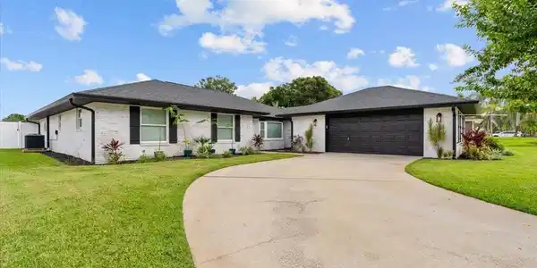 4 SAINT JOHNS PLACE