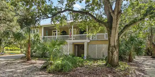 7807 BAY DRIVE