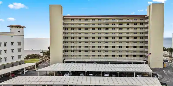 255 THE ESPLANADE N