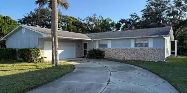 122 AQUA COURT