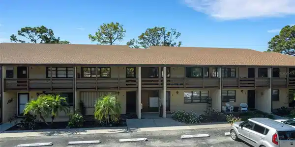 10 QUAILS RUN BOULEVARD