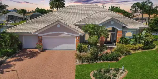 25 CREEK COURT