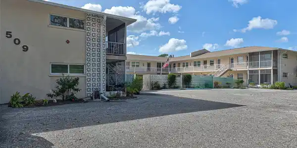 509 W VENICE AVENUE
