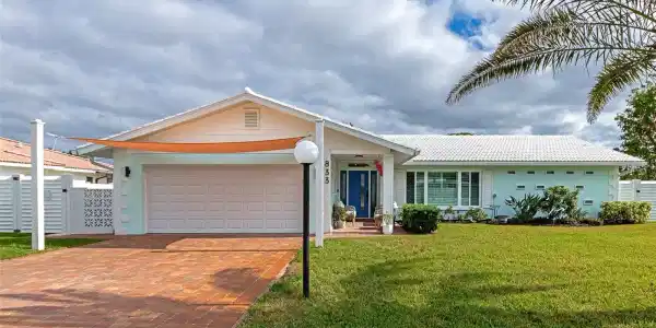833 HARBOR DRIVE S