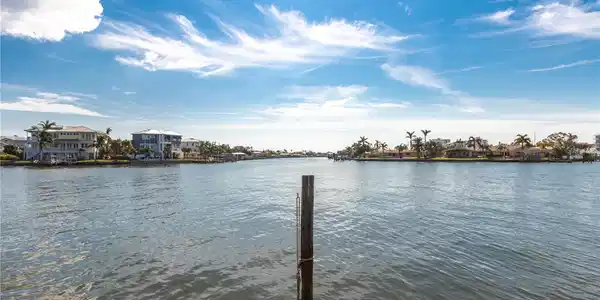 421 PALM ISLAND SE