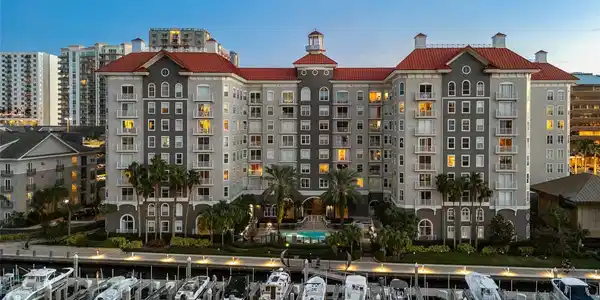 700 S HARBOUR ISLAND BOULEVARD