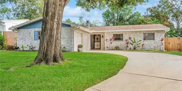 8253 137TH LANE