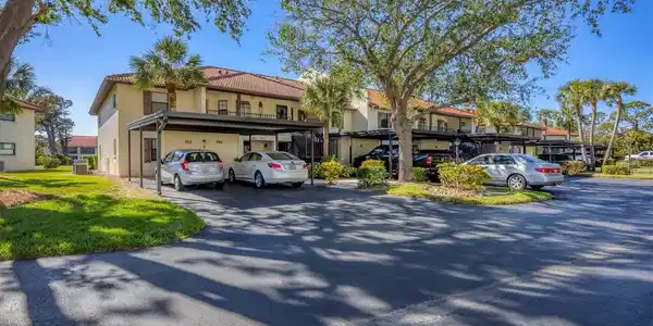 520 PINE HOLLOW CIRCLE
