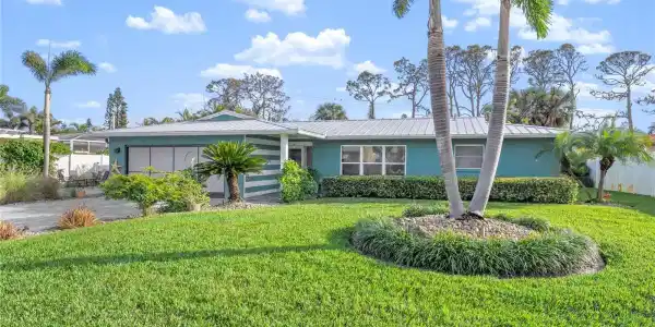 405 SUNSET DRIVE