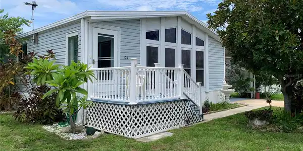 124 E SAINT JOHNS WAY