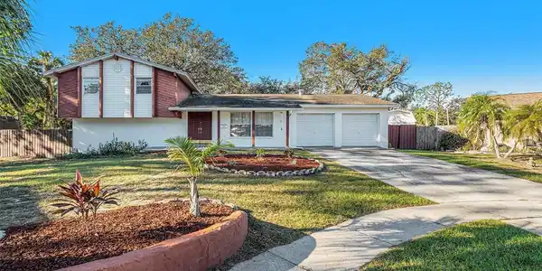 7002 LAWNVIEW COURT
