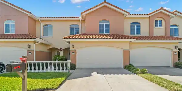 6321 VISTA VERDE DRIVE E