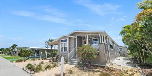 19 FREEMAN AVENUE
