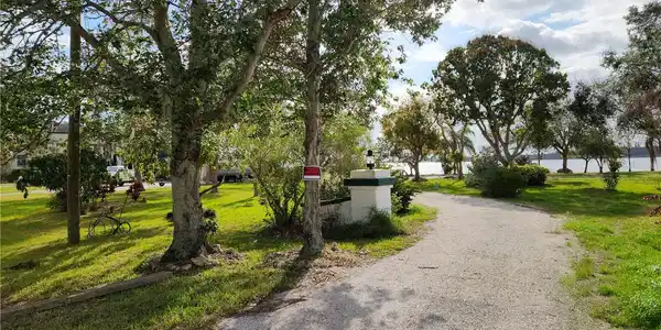722 SHORE DRIVE E