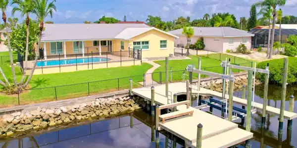 916 EAGLE LANE