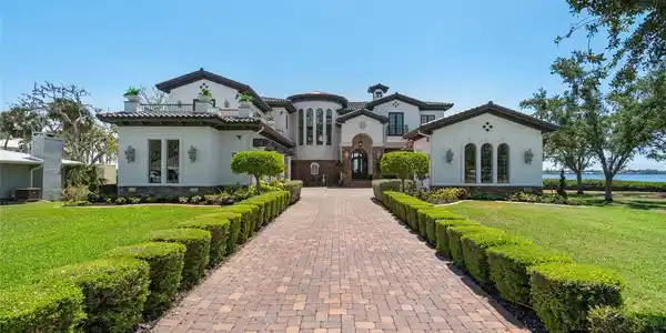 2107 4TH STREET COURT W