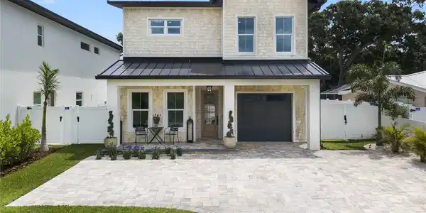 2303 SAXON DRIVE