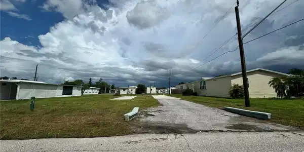 865 CALLE MENUDA