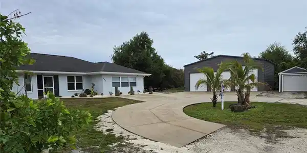 881 BAYSHORE DRIVE