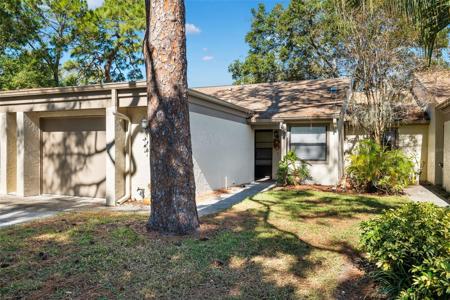 2902 OAK CIRCLE