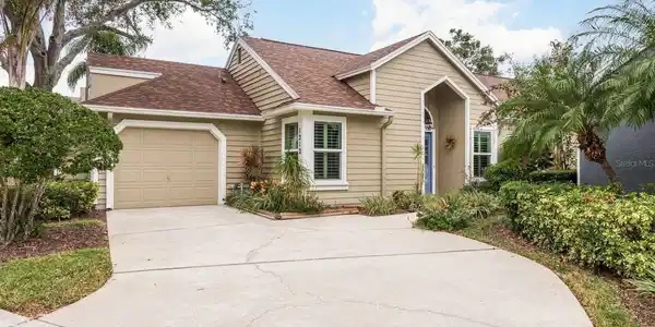 1212 ROXBURY DRIVE