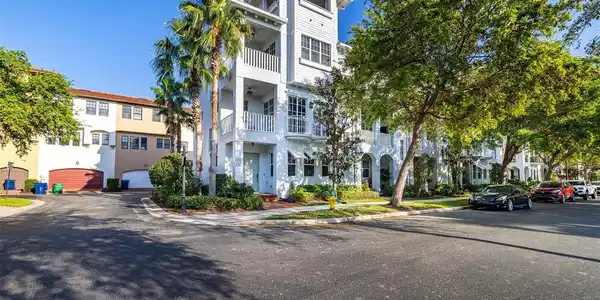 6002 YEATS MANOR DRIVE
