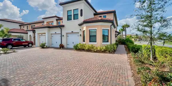 10042 CROOKED CREEK DRIVE
