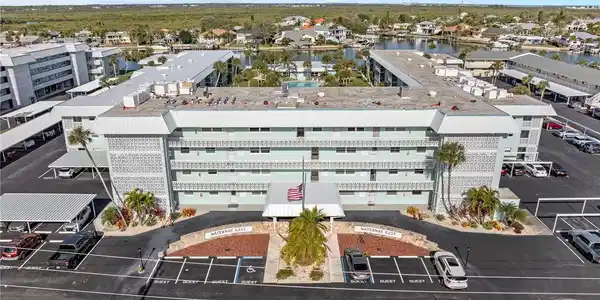 325 N CAUSEWAY