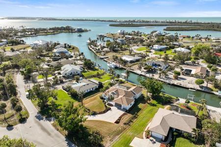 385 PELICAN BEND