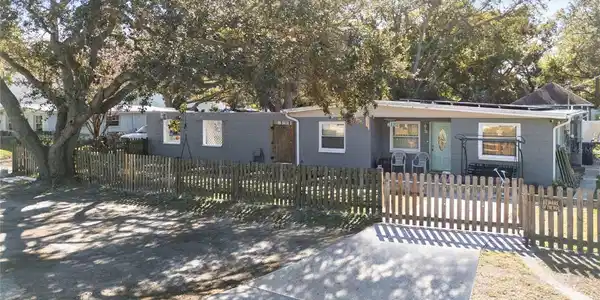 2820 W LEILA AVENUE