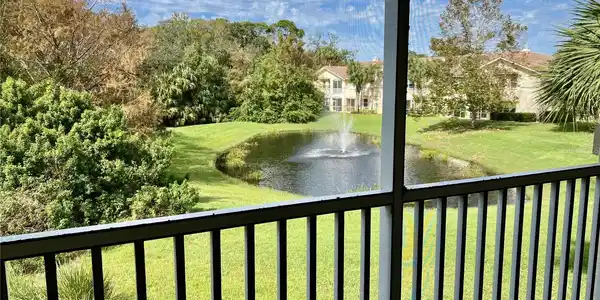 5 RIVERVIEW BEND N