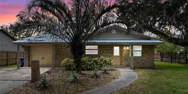1704 TRAVELERS PALM DRIVE
