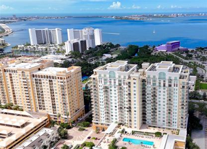800 N TAMIAMI TRAIL