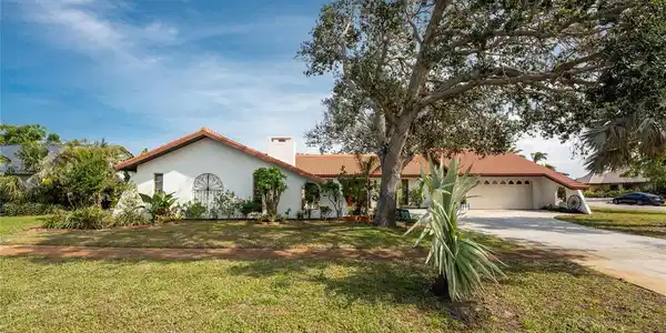 307 GLADSTONE BOULEVARD