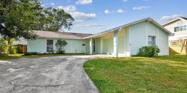 7004 BAYWOOD COURT