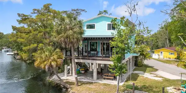 7223 TROPICAL DRIVE