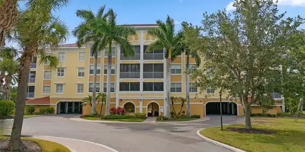 255 W END DRIVE