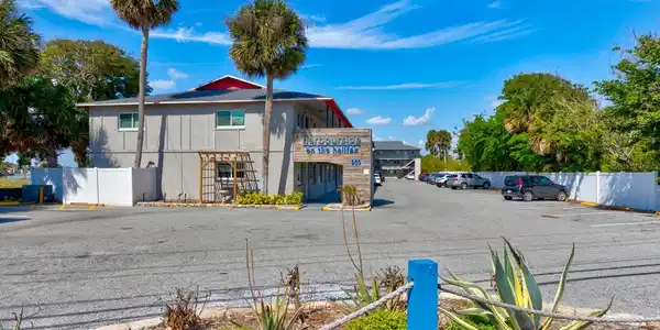 900 S PENINSULA DRIVE