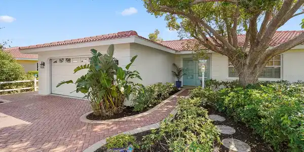 216 MATISSE CIRCLE N