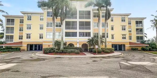 255 W END DRIVE