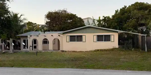 125 PLANTATION SHORES DRIVE