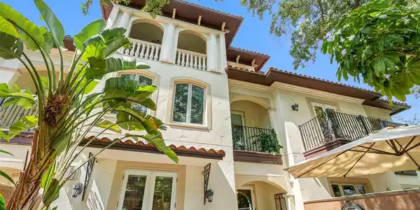 3833 W AZEELE STREET