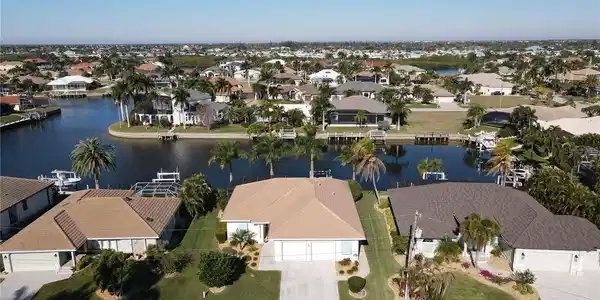 523 LA CARUNA COURT