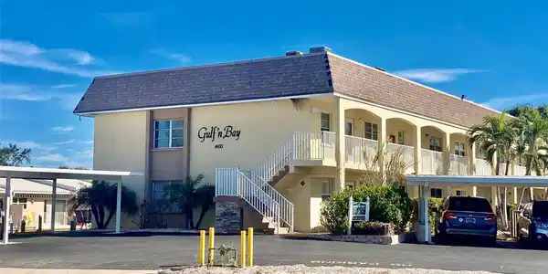 1400 TARPON CENTER DRIVE