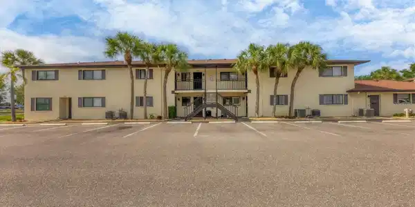 391 AIRPORT AVENUE E