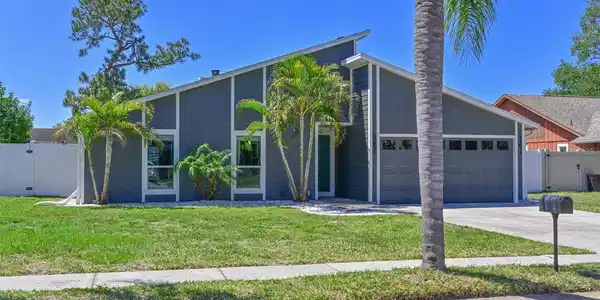 910 PLUM TREE LANE